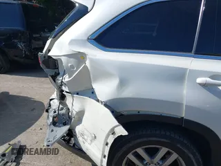 2015 Toyota Highlander LE z VIN 5TDBKRFH6FS094959, wystawiony jako IAAI lot #42335431 z przebiegiem 110 778 mil mil oraz . Historia ofert i sprzedaży dostępna na DreamBid. Obrazek 17.
