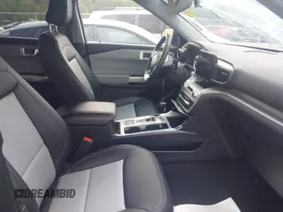 2022 Ford Explorer XLT z VIN 1FMSK7DH8NGB12227, wystawiony jako IAAI lot #42171362 z przebiegiem 7 543 mil mil oraz . Historia ofert i sprzedaży dostępna na DreamBid. Obrazek 5.