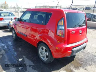2010 Kia Soul + with VIN KNDJT2A28A7104493, listed as a IAAI auction lot 42023796 with 124,582 mi miles. Bid and sale history available at carsss.com. Image 3.