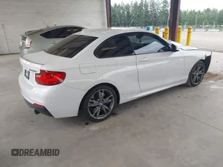 2016 BMW 2 Series M235i z VIN WBA1J7C52GV360561, wystawiony jako IAAI lot #42429129 z przebiegiem 90 218 mil mil oraz . Historia ofert i sprzedaży dostępna na DreamBid. Obrazek 4.