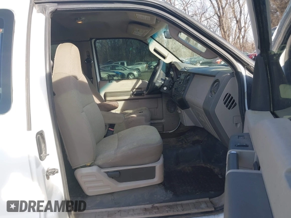 2009 Ford Super Duty F-250 SRW XL with VIN 1FTNX20579EB12691, listed as a IAAI auction lot 41646551 with 131,122 mi miles. Bid and sale history available at carsss.com. Image 5.