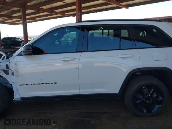 2024 Jeep Grand Cherokee Limited with VIN 1C4RJHBG0RC185384, listed as a IAAI auction lot 41985578 with 8,749 mi miles and . Bid and sale history available at DreamBid. Image 15.