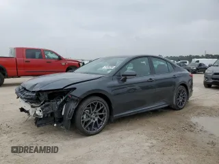 2025 Toyota Camry LE with VIN 4T1DAACK0SU557662, listed as a Copart auction lot 51484295 with 677 mi miles and Salvage Title. Bid and sale history available at carsss.com. Image 1.