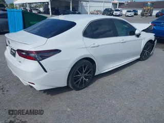 2022 Toyota Camry SE with VIN 4T1T11AK4NU675734, listed as a IAAI auction lot 41719703 with 34,473 mi miles. Bid and sale history available at carsss.com. Image 4.