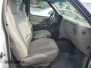 2002 GMC Sonoma SL with VIN 1GTCS145828259598, listed as a Copart auction lot 67961124 with 183,710 mi miles and Salvage Title. Bid and sale history available at carsss.com. Image 10.