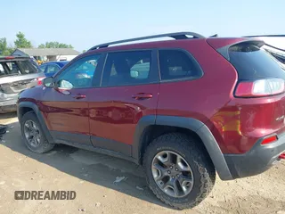 2019 Jeep Cherokee Trailhawk with VIN 1C4PJMBX5KD421043, listed as a IAAI auction lot 42570336 with 114,463 mi miles and . Bid and sale history available at DreamBid. Image 13.