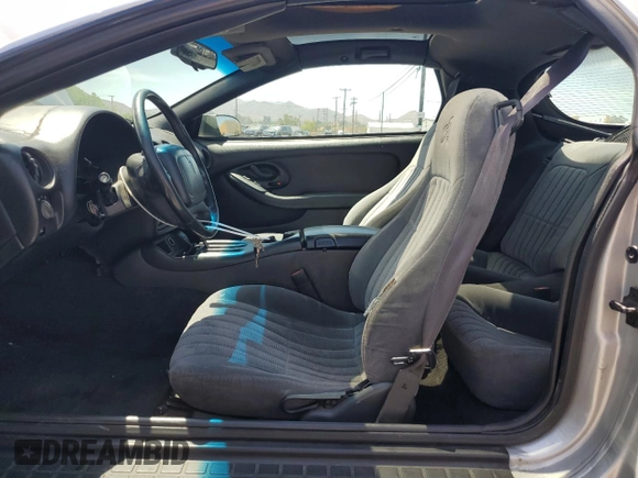 2000 Pontiac Firebird Firebird z VIN 2G2FS22K5Y2116047, wystawiony jako Copart lot #58234695 z przebiegiem 155 876 mil mil oraz Czysty tytuł • Clean title. Historia ofert i sprzedaży dostępna na DreamBid. Obrazek 7.