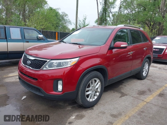 2014 Kia Sorento LX with VIN 5XYKT4A75EG480122, listed as a IAAI auction lot 42113975 with 171,754 mi miles and . Bid and sale history available at carsss.com. Image 2.