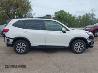 2024 Subaru Forester Premium with VIN JF2SKADC1RH496259, listed as a IAAI auction lot 42288694 with 13,568 mi miles and . Bid and sale history available at DreamBid. Image 13.