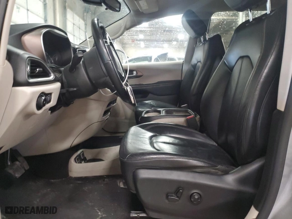 2017 Chrysler Pacifica Touring-L with VIN 2C4RC1BG7HR543877, listed as a Copart auction lot 46638155 with NaN miles and Salvage Title. Bid and sale history available at carsss.com. Image 7.