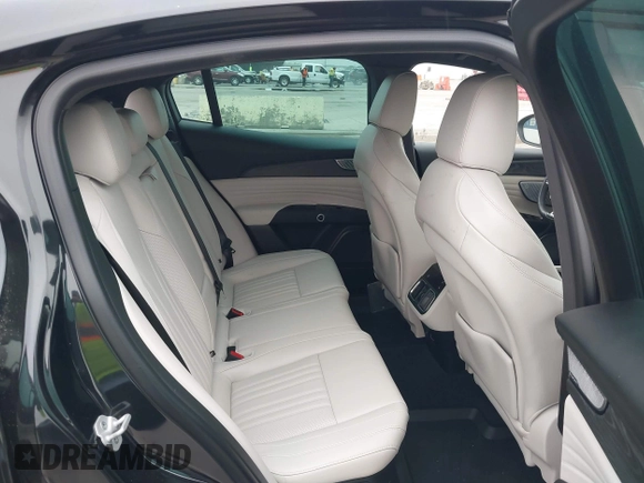 2023 Maserati Grecale Modena z VIN ZN682AVM6P7413121, wystawiony jako IAAI lot #42092049 z przebiegiem 8 132 mil mil oraz . Historia ofert i sprzedaży dostępna na DreamBid. Obrazek 8.