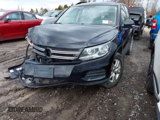 2015 Volkswagen Tiguan SE z VIN WVGBV7AXXFW612903, wystawiony jako IAAI lot #41017461 z przebiegiem 149 297 mil mil oraz . Historia ofert i sprzedaży dostępna na DreamBid. Obrazek 2.