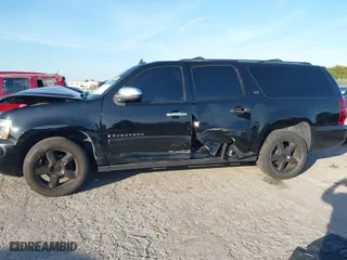 2008 Chevrolet Suburban LTZ with VIN 3GNFC16Y78G211215, listed as a IAAI auction lot 41250412 with 1 mi miles. Bid and sale history available at carsss.com. Image 6.