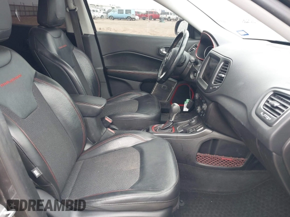 2019 Jeep Compass Trailhawk with VIN 3C4NJDDBXKT795294, listed as a IAAI auction lot 42046344 with 100,395 mi miles and . Bid and sale history available at DreamBid. Image 5.