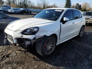 2014 Porsche Cayenne GTS z VIN WP1AD2A24ELA78001, wystawiony jako Copart lot #44454895 z przebiegiem 69 425 mil mil oraz Szkoda całkowita • Salvage title. Historia ofert i sprzedaży dostępna na DreamBid. Obrazek 1.