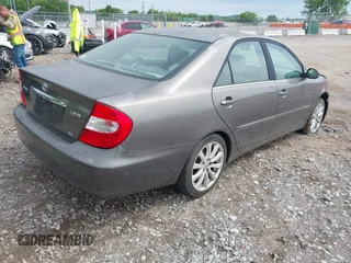2003 Toyota Camry LE z VIN 4T1BF30K53U555156, wystawiony jako IAAI lot #42144121 z przebiegiem 300 328 mil mil oraz . Historia ofert i sprzedaży dostępna na DreamBid. Obrazek 4.