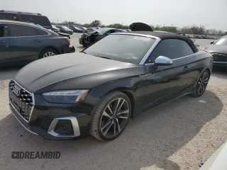 2023 Audi S5 Premium Plus z VIN WAUY4GF59PN000639, wystawiony jako Copart lot #45433194 z przebiegiem 9027 mil mil oraz . Historia ofert i sprzedaży dostępna na DreamBid. Obrazek 1.