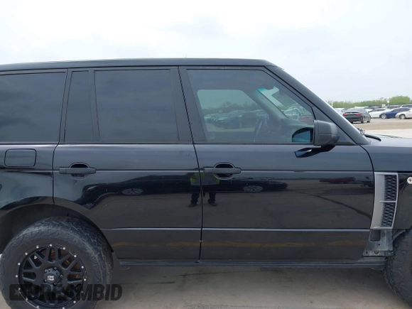 2006 Land Rover Range Rover HSE with VIN SALME15486A235049, listed as a IAAI auction lot 41948648 with 211,154 mi miles. Bid and sale history available at carsss.com. Image 13.