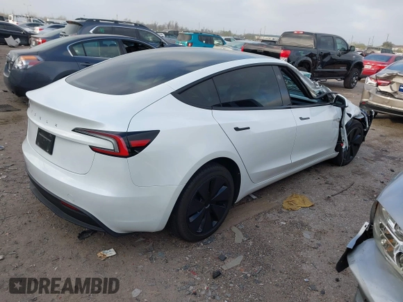 2024 Tesla Model 3 z VIN 5YJ3E1EA7RF866167, wystawiony jako IAAI lot #41785785 z przebiegiem 4 607 mil mil oraz . Historia ofert i sprzedaży dostępna na DreamBid. Obrazek 4.