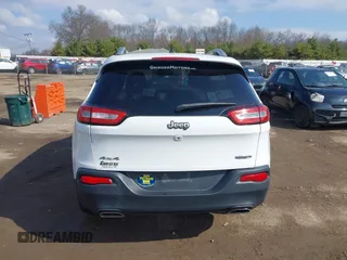 2016 Jeep Cherokee Latitude with VIN 1C4PJMCS8GW157492, listed as a IAAI auction lot 42013292 with 69,578 mi miles. Bid and sale history available at carsss.com. Image 16.
