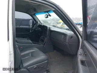2006 Chevrolet Silverado 2500HD LT1 with VIN 1GCHK23D46F191371, listed as a IAAI auction lot 41032500 with 1 mi miles. Bid and sale history available at carsss.com. Image 5.