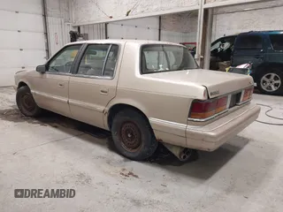 1991 Dodge Spirit z VIN 1B3XA46KXMF519542, wystawiony jako IAAI lot #42278204 z przebiegiem 134 919 mil mil oraz . Historia ofert i sprzedaży dostępna na DreamBid. Obrazek 3.