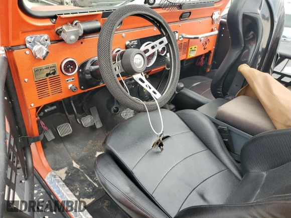 1984 Jeep CJ z VIN 1JCCM87E9ET003890, wystawiony jako Copart lot #78302994 z przebiegiem Nie podano mil oraz Szkoda całkowita • Salvage title. Historia ofert i sprzedaży dostępna na DreamBid. Obrazek 8.
