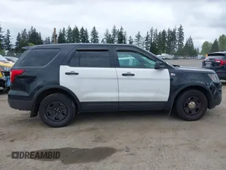 2017 Ford Police Interceptor Utility z VIN 1FM5K8AR9HGC26225, wystawiony jako IAAI lot #42283084 z przebiegiem Nie podano mil oraz . Historia ofert i sprzedaży dostępna na DreamBid. Obrazek 12.