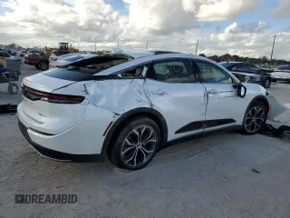 2023 Toyota Crown XLE z VIN JTDAAAAF3P3010623, wystawiony jako Copart lot #75743973 z przebiegiem 2498 mil mil oraz . Historia ofert i sprzedaży dostępna na DreamBid. Obrazek 3.