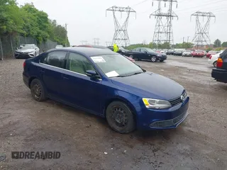 2013 Volkswagen Jetta SE with VIN 3VWDP7AJ4DM447010, listed as a IAAI auction lot 42371303 with 141,031 mi miles and . Bid and sale history available at DreamBid. Image 1.