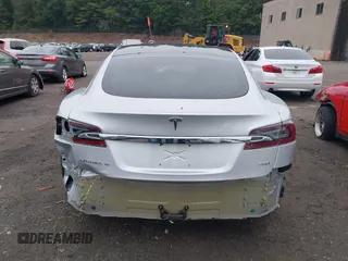 2018 Tesla Model S 75D с VIN 5YJSA1E26JF264767, выставлен на аукционе IAAI как лот 42434614 с пробегом 38 054 миль миль и . История ставок и продаж доступна на DreamBid. Изображение 17.