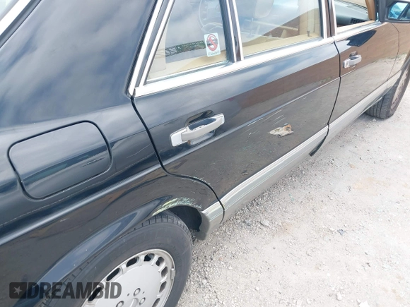 1988 Mercedes-Benz 420 Series 420SEL with VIN WDBCA35D2JA384154, listed as a IAAI auction lot 41950195 with 113,425 mi miles. Bid and sale history available at carsss.com. Image 6.