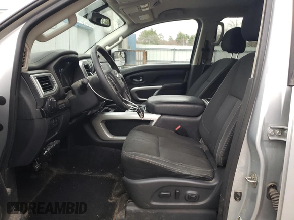 2018 Nissan Titan SV z VIN 1N6AA1E51JN504070, wystawiony jako Copart lot #54471665 z przebiegiem 179 603 mil mil oraz Szkoda całkowita • Salvage title. Historia ofert i sprzedaży dostępna na DreamBid. Obrazek 7.