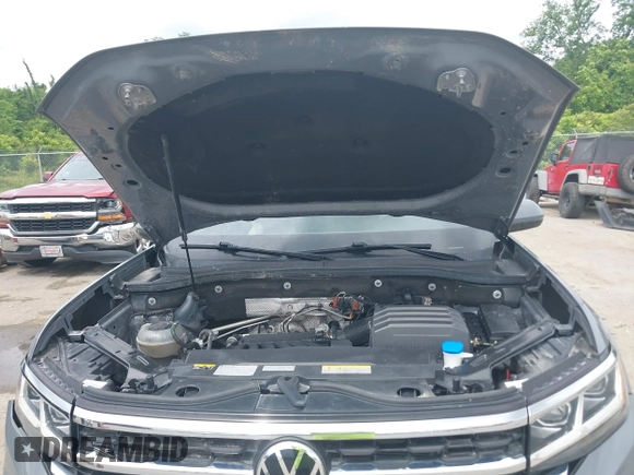 2021 Volkswagen Atlas SE with VIN 1V2PE2CA2MC207444, listed as a IAAI auction lot 42268653 with 70,202 mi miles and . Bid and sale history available at DreamBid. Image 10.