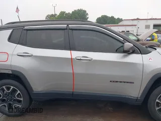 2019 Jeep Compass Trailhawk z VIN 3C4NJDDB9KT721767, wystawiony jako IAAI lot #42115252 z przebiegiem 78 607 mil mil oraz . Historia ofert i sprzedaży dostępna na DreamBid. Obrazek 14.