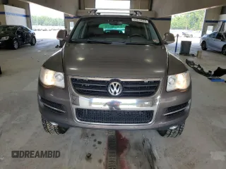 2009 Volkswagen Touareg VR6 z VIN WVGBE77L39D013877, wystawiony jako Copart lot #65572024 z przebiegiem 139 263 mil mil oraz Tytuł czysty. Historia ofert i sprzedaży dostępna na DreamBid. Obrazek 5.