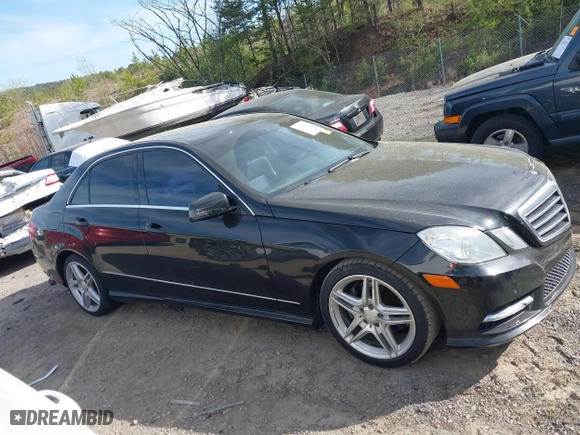 2013 Mercedes-Benz E-Class E 350 Luxury with VIN WDDHF5KB0DA702841, listed as a IAAI auction lot 41875593 with 276,264 mi miles. Bid and sale history available at carsss.com. Image 13.