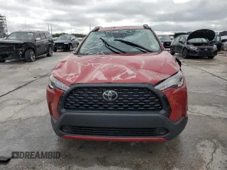 2024 Toyota Corolla Cross LE z VIN 7MUBAABG5RV085715, wystawiony jako Copart lot #56195495 z przebiegiem 47 512 mil mil oraz Szkoda całkowita • Salvage title. Historia ofert i sprzedaży dostępna na DreamBid. Obrazek 5.