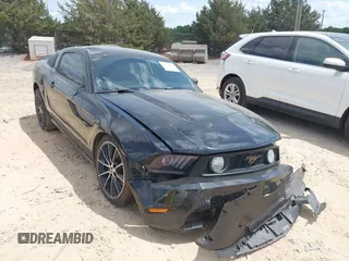 2010 Ford Mustang GT z VIN 1ZVBP8CH2A5118802, wystawiony jako IAAI lot #42084006 z przebiegiem 240 108 mil mil oraz . Historia ofert i sprzedaży dostępna na DreamBid. Obrazek 1.