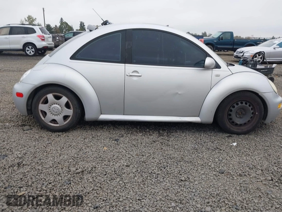 2001 Volkswagen Beetle GLX z VIN 3VWDD21C61M420884, wystawiony jako IAAI lot #40501130 z przebiegiem 179 868 mil mil oraz . Historia ofert i sprzedaży dostępna na DreamBid. Obrazek 13.