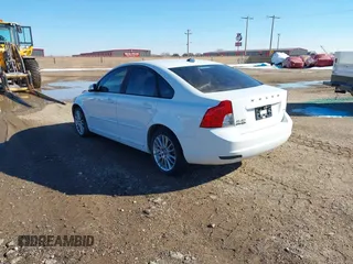 2010 Volvo S40 z VIN YV1382MSXA2510921, wystawiony jako IAAI lot #41227474 z przebiegiem 148 929 mil mil oraz . Historia ofert i sprzedaży dostępna na DreamBid. Obrazek 3.