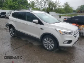 2018 Ford Escape Titanium z VIN 1FMCU9J94JUB49827, wystawiony jako Copart lot #55697385 z przebiegiem 98 682 mil mil oraz Szkoda całkowita • Salvage title. Historia ofert i sprzedaży dostępna na DreamBid. Obrazek 4.