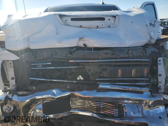 2019 Chevrolet Silverado 3500HD LTZ z VIN 1GC4KXCY0KF276409, wystawiony jako Copart lot #88408515 z przebiegiem 125 787 mil mil oraz Szkody całkowita. Historia ofert i sprzedaży dostępna na DreamBid. Obrazek 13.