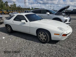 1988 Porsche 928 z VIN WP0JB0924JS861268, wystawiony jako Copart lot #78141884 z przebiegiem 45 908 mil mil oraz Szkody całkowita. Historia ofert i sprzedaży dostępna na DreamBid. Obrazek 4.