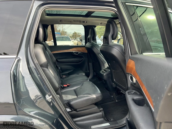 2021 Volvo XC90 Momentum with VIN YV4A22PK4M1675848, listed as a Copart auction lot 49580865 with NaN miles and Clean Title. Bid and sale history available at carsss.com. Image 6.