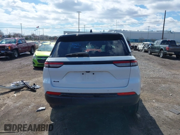 2023 Jeep Grand Cherokee Laredo z VIN 1C4RJHAG9PC640845, wystawiony jako IAAI lot #41991471 z przebiegiem 48 653 mil mil oraz . Historia ofert i sprzedaży dostępna na DreamBid. Obrazek 17.
