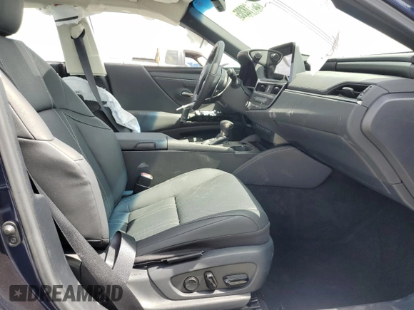 2025 Lexus ES 350 Ultra Luxury z VIN 58AFZ1B16SU197302, wystawiony jako Copart lot #56118205 z przebiegiem 739 mil mil oraz Nie do naprawy • Non repairable. Historia ofert i sprzedaży dostępna na DreamBid. Obrazek 7.
