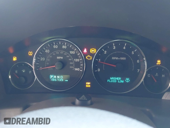 2006 Jeep Commander z VIN 1J8HG48K16C195800, wystawiony jako IAAI lot #42759192 z przebiegiem 186 739 mil mil oraz . Historia ofert i sprzedaży dostępna na DreamBid. Obrazek 7.