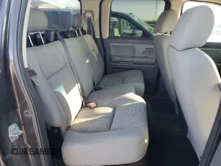 2008 Dodge Dakota SXT z VIN 1D7HW38K28S580141, wystawiony jako Copart lot #42158265 z przebiegiem 239 953 mil mil oraz Szkoda całkowita • Salvage title. Historia ofert i sprzedaży dostępna na DreamBid. Obrazek 10.