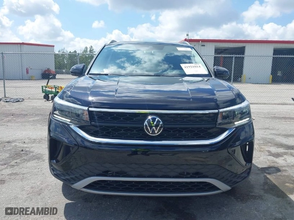 2024 Volkswagen Taos SE with VIN 3VVEX7B27RM124612, listed as a IAAI auction lot 41921014 with 8,880 mi miles. Bid and sale history available at carsss.com. Image 13.